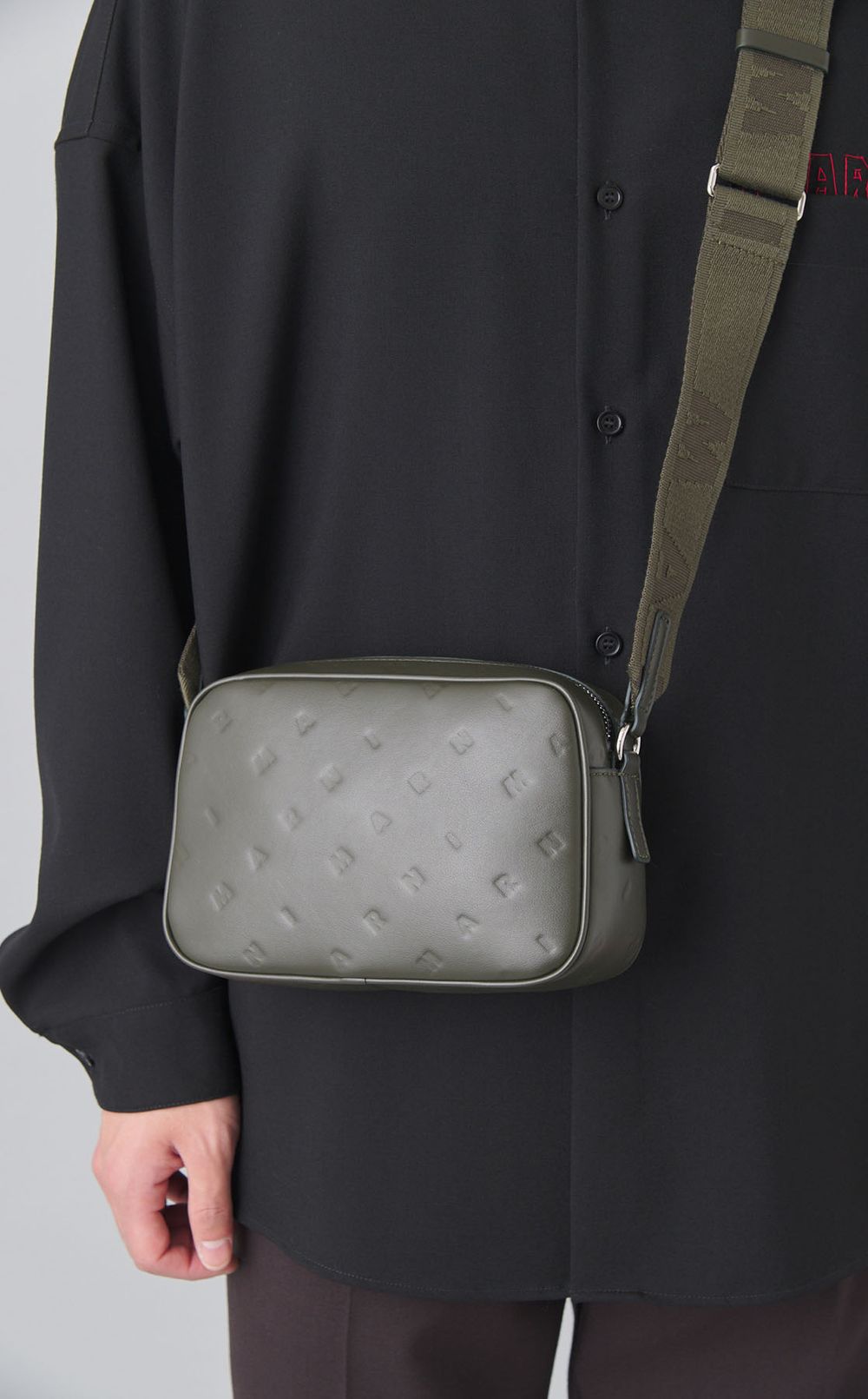 ロゴビーガンレザーショルダーバック