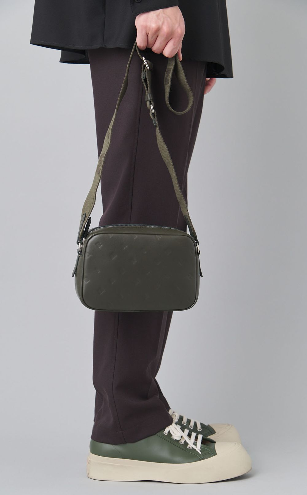 ロゴビーガンレザーショルダーバック