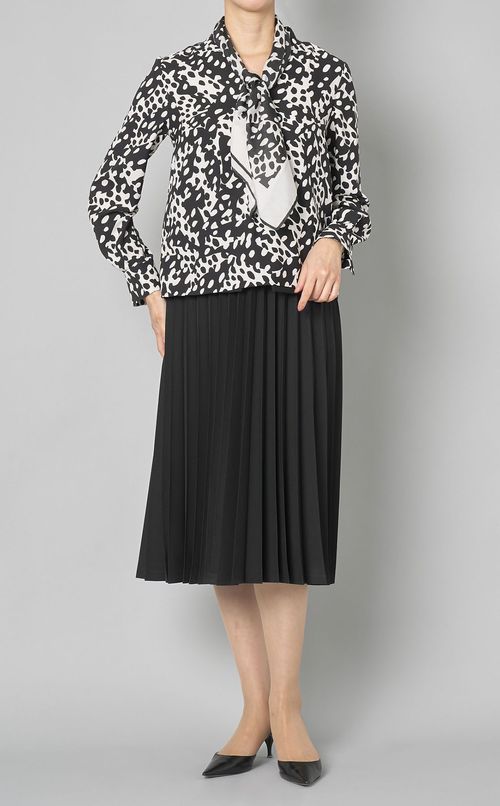 アブストラクトドットプリントブラウス