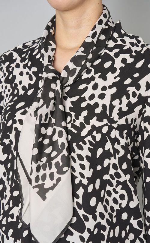 アブストラクトドットプリントブラウス