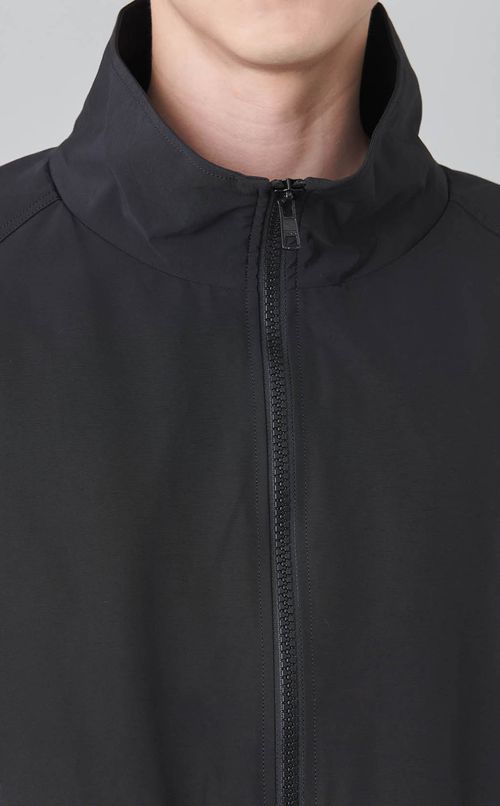 スタンドカラーナイロンジャケット