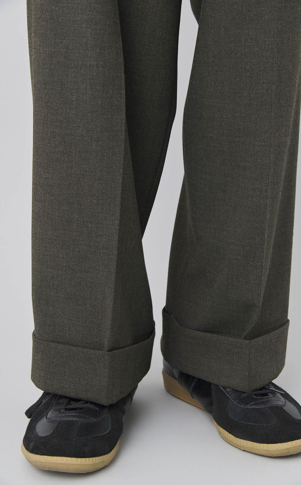 フローワイドパンツ