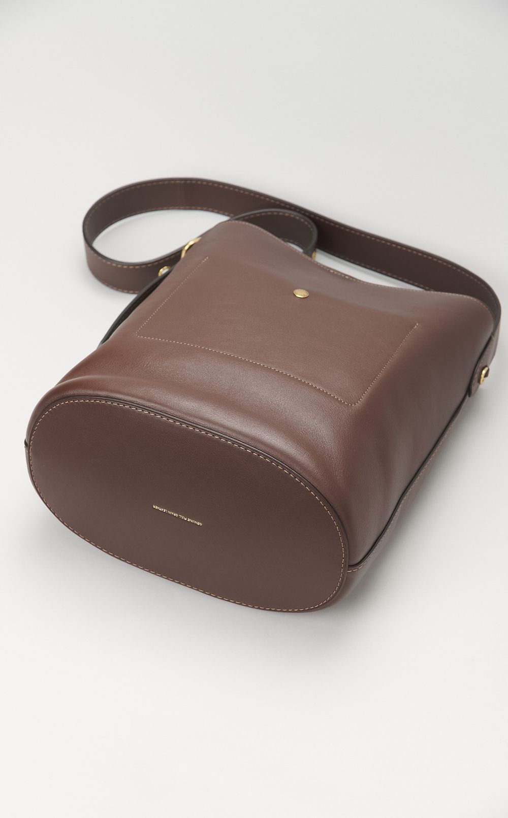 ブリーカーレザーバケットバッグ