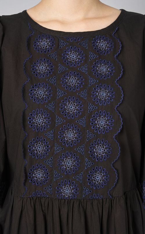 エンブロイダリーワンピース