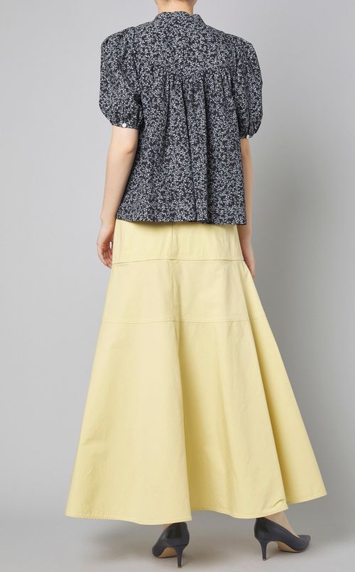 ホワイトフラワーパフスリーブシャツ