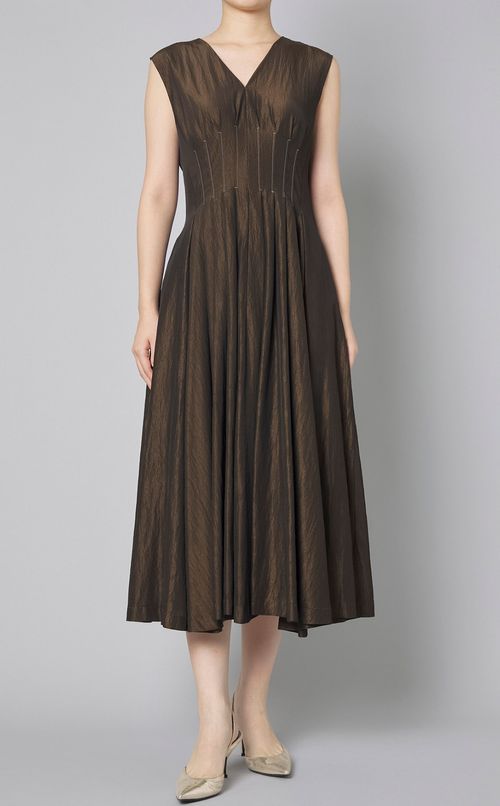 タックシェイプVネックドレス