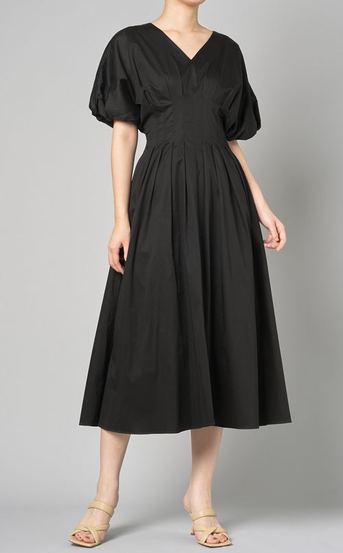 Vネックウエストタックワンピース