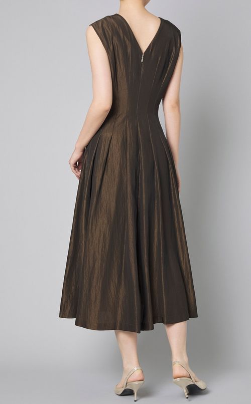 タックシェイプVネックドレス