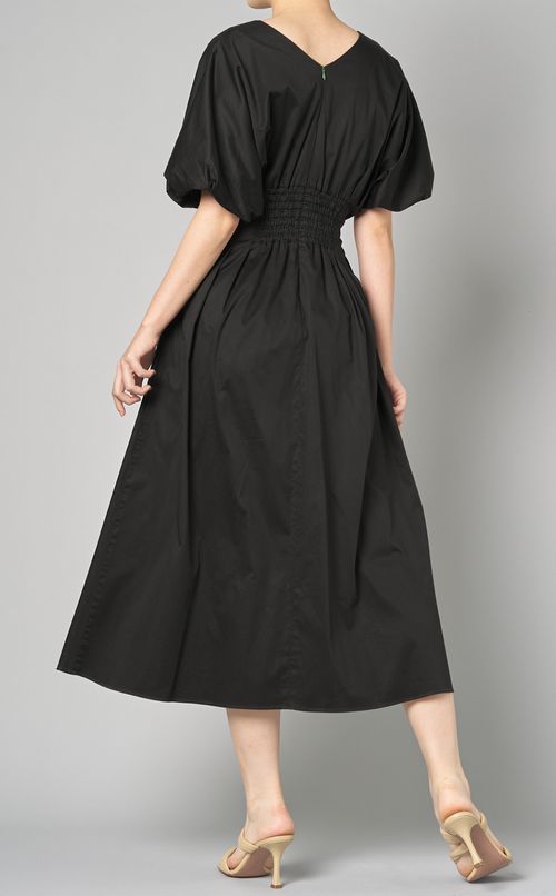 Vネックウエストタックワンピース
