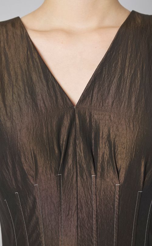 タックシェイプVネックドレス