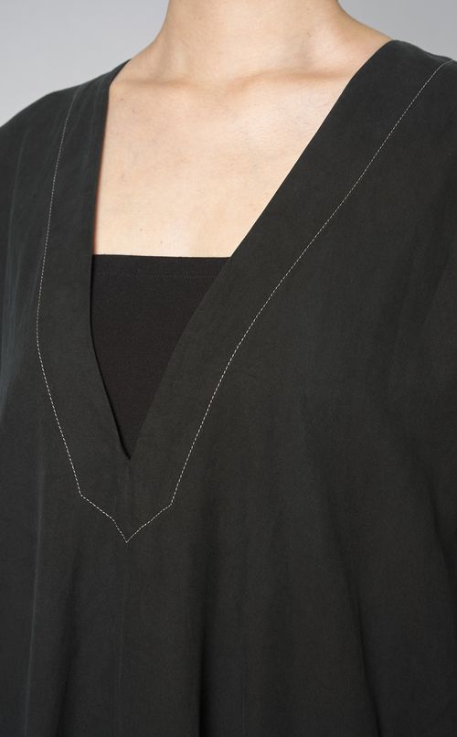 Vネックサイドスリットワンピース