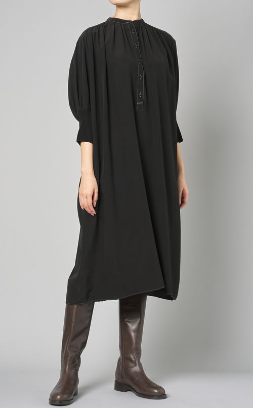 ギャザーボリュームロングワンピース