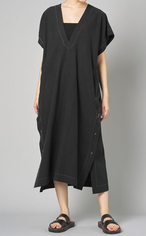 Vネックサイドスリットワンピース