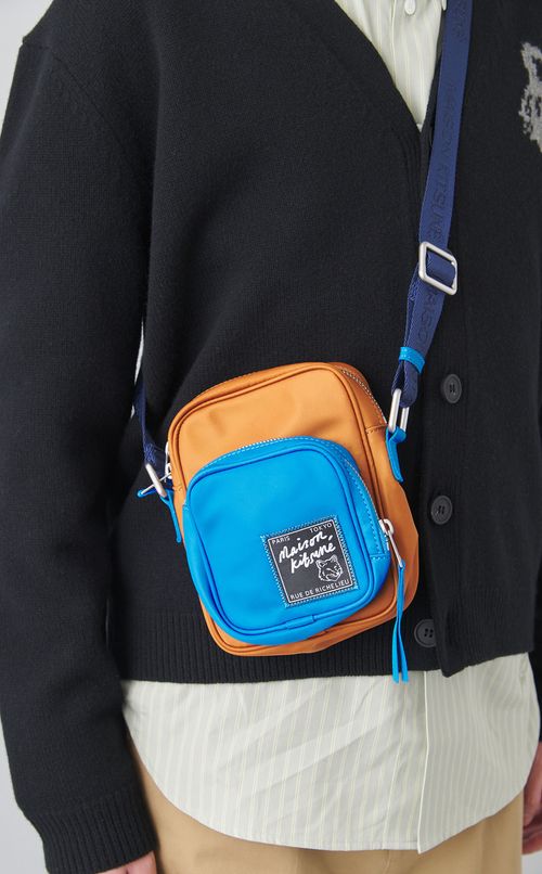 クロスボディポーチ