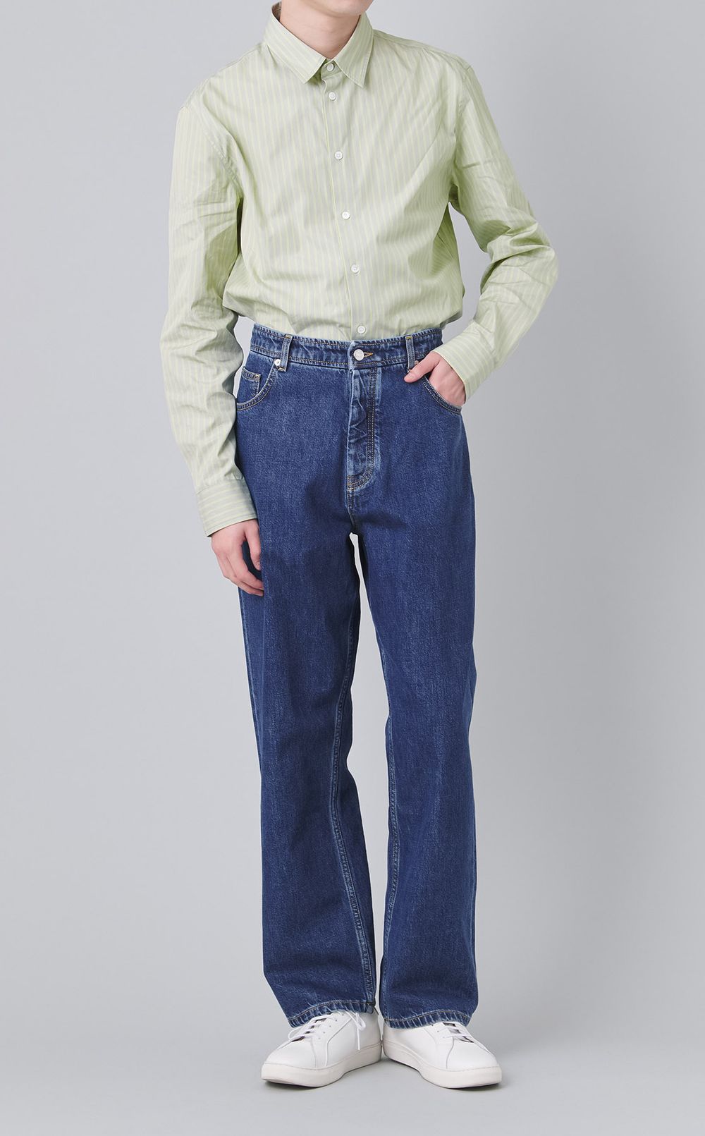 ストレートデニムパンツ