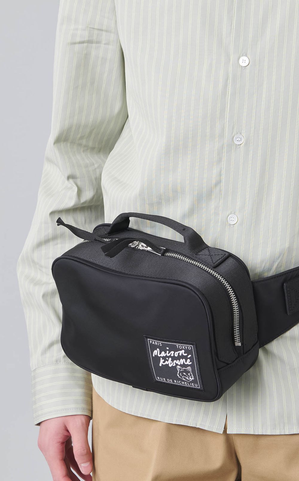 ナイロントラベラーバッグ