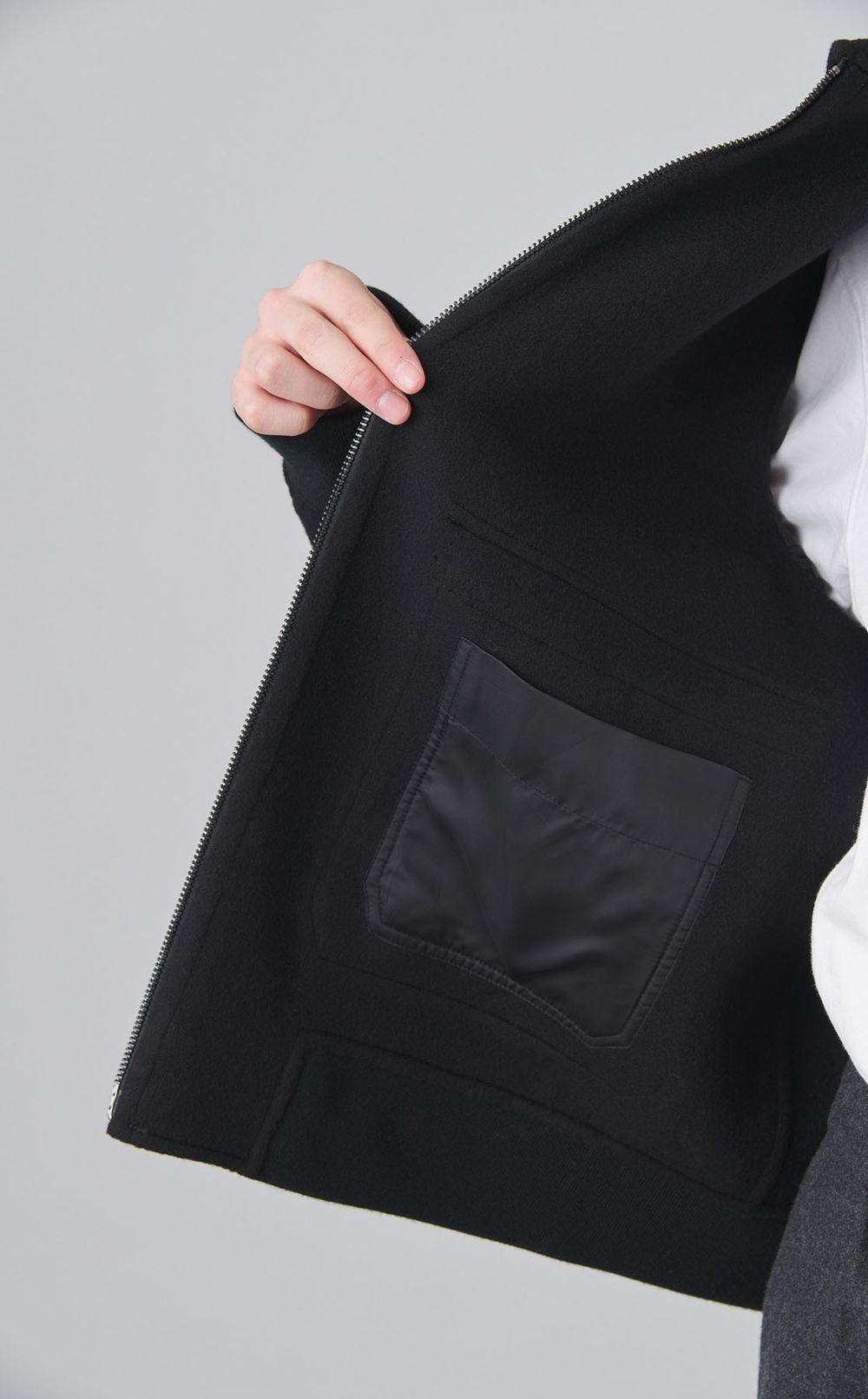 ニューディバイドブルゾン