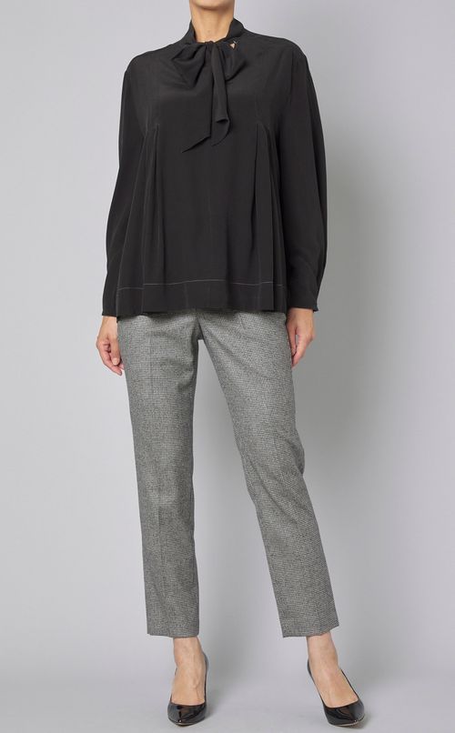 シルクボウタイフレアブラウス