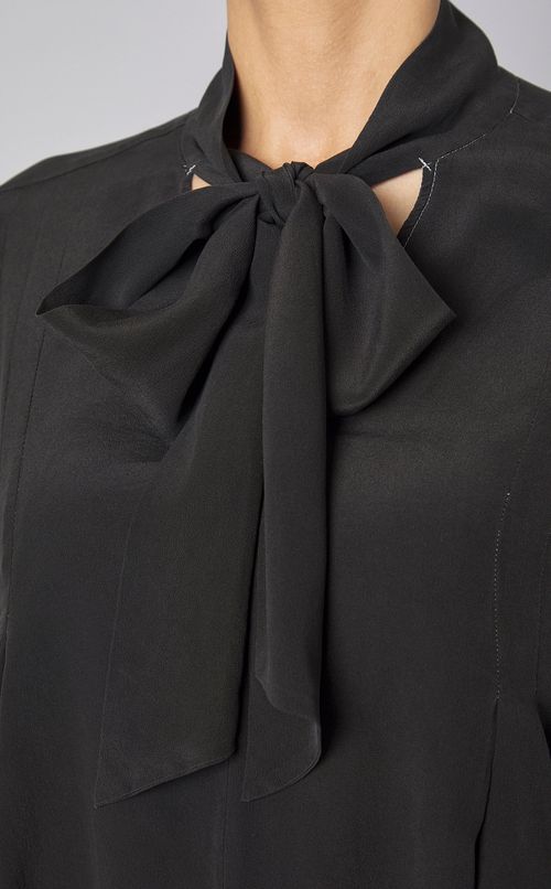 シルクボウタイフレアブラウス