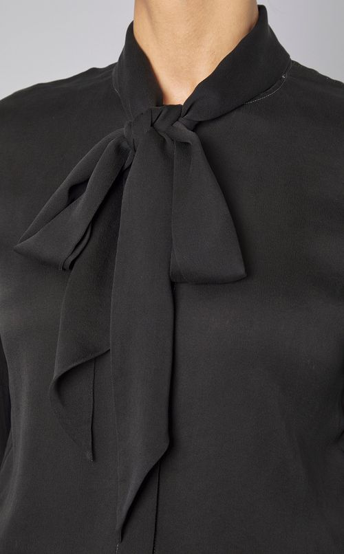 シルクボウタイブラウス