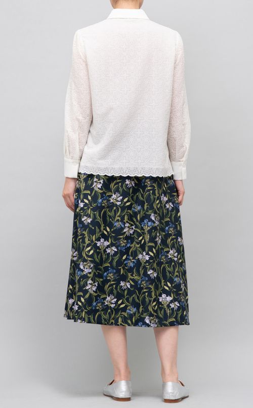 サテンシャツブラウス