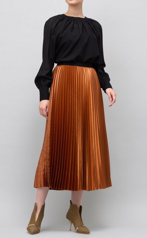 サテンプリーツスカート