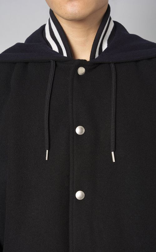 フーデッドスタジアムジャケット