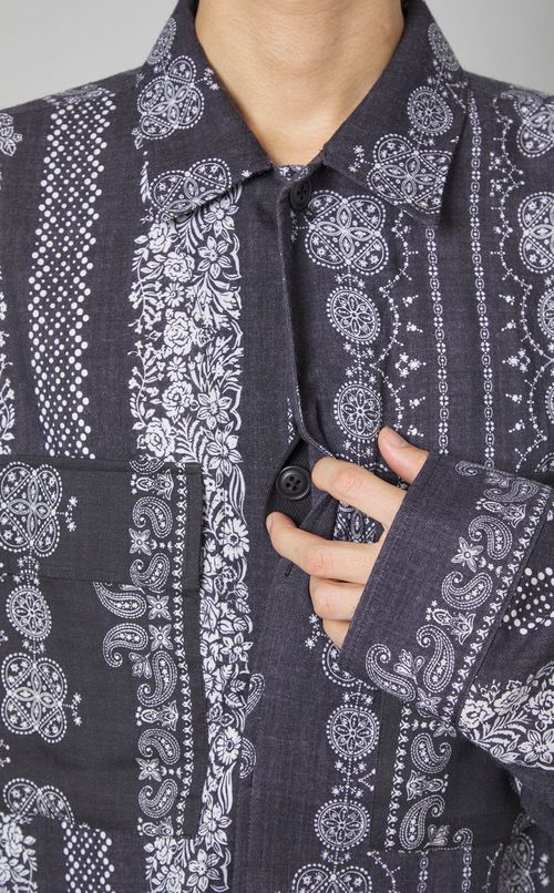 バンダナプリントシャツ