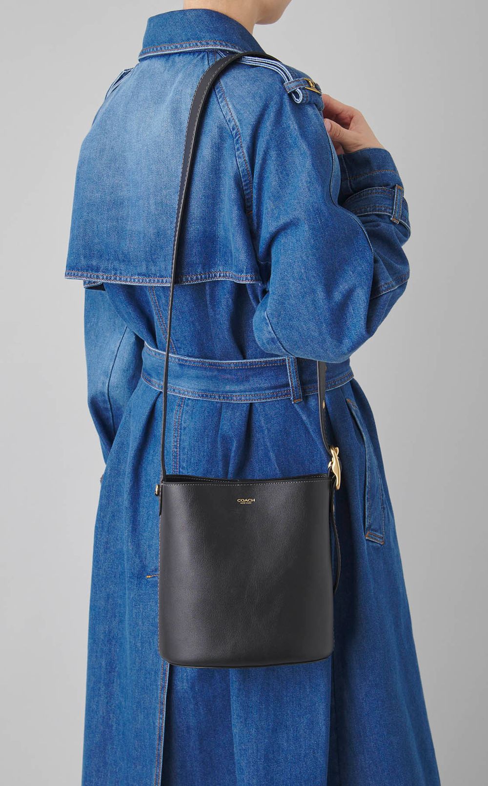 ブリーカーレザーショルダーバッグ