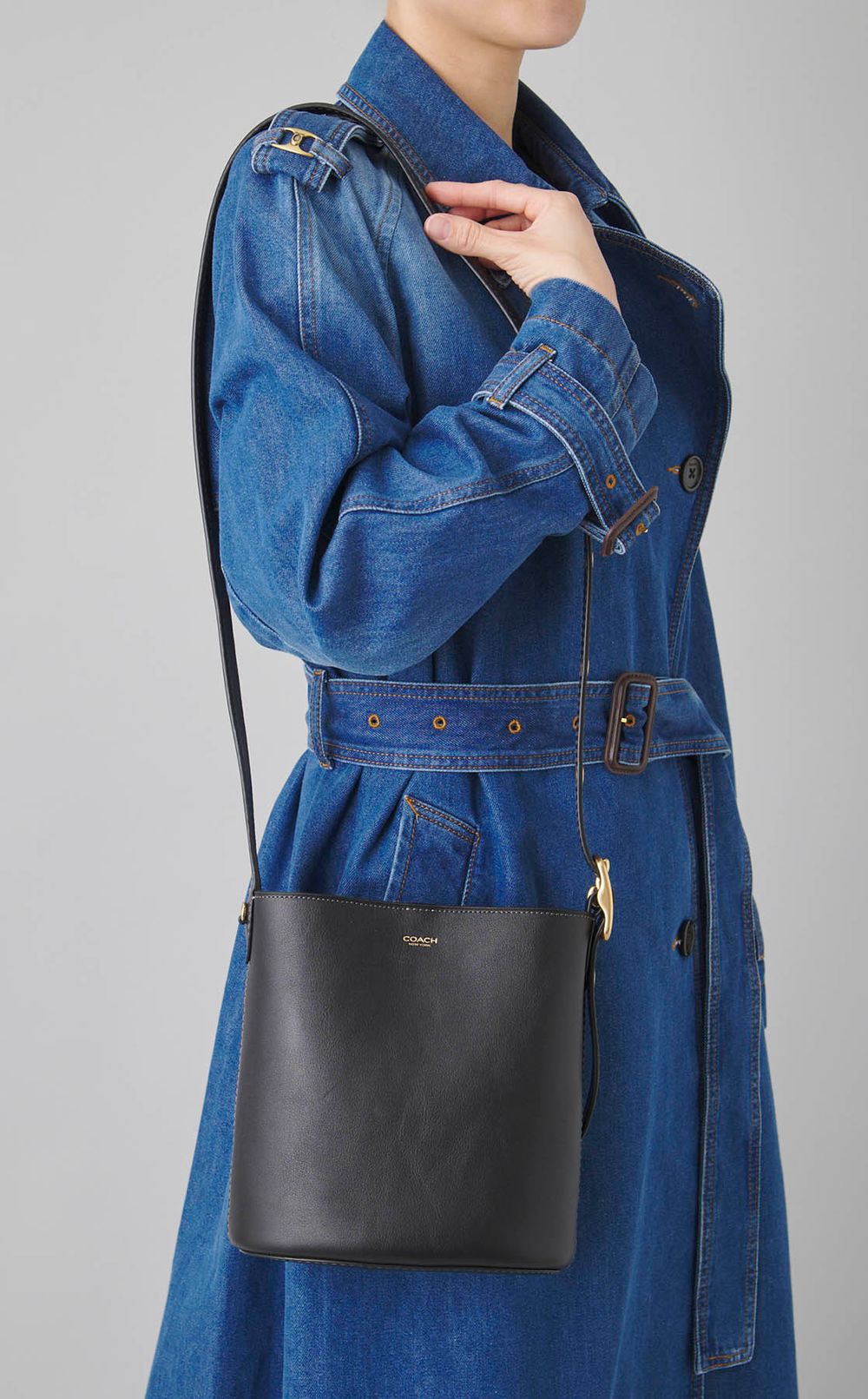 ブリーカーレザーショルダーバッグ