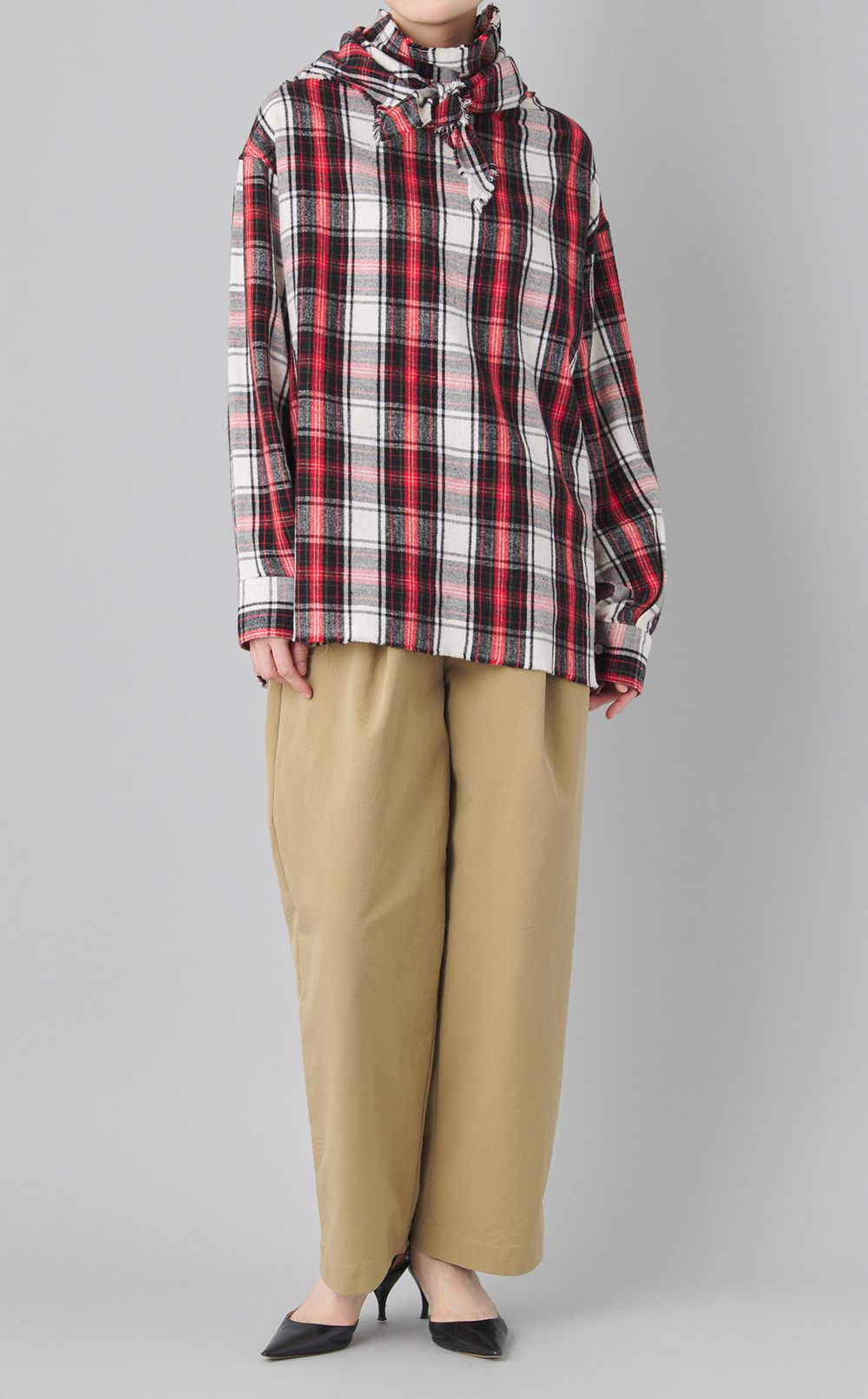 チェックスカーフ付きハイネックシャツ