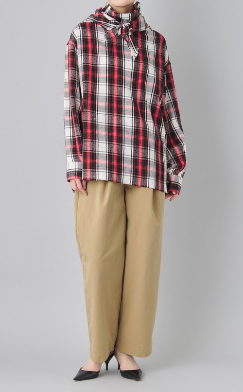 チェックスカーフ付きハイネックシャツ