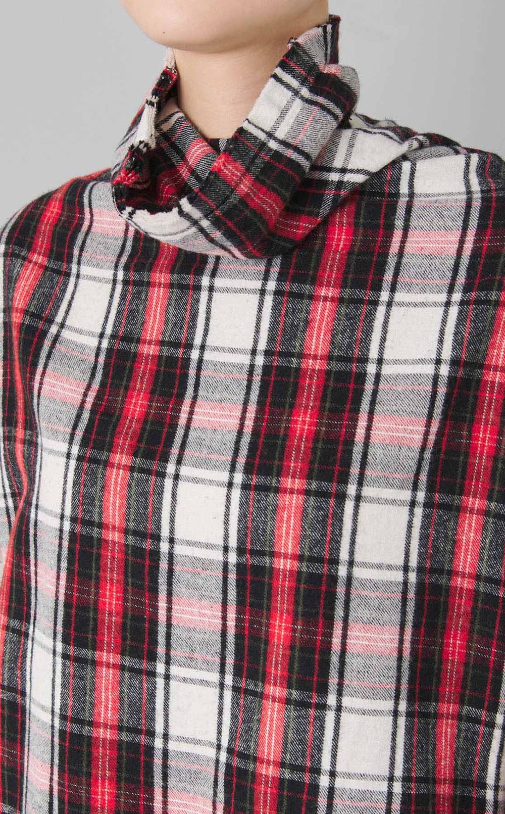 チェックスカーフ付きハイネックシャツ