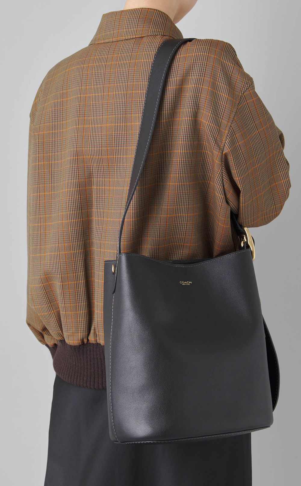 ブリーカーレザーバケットバッグ