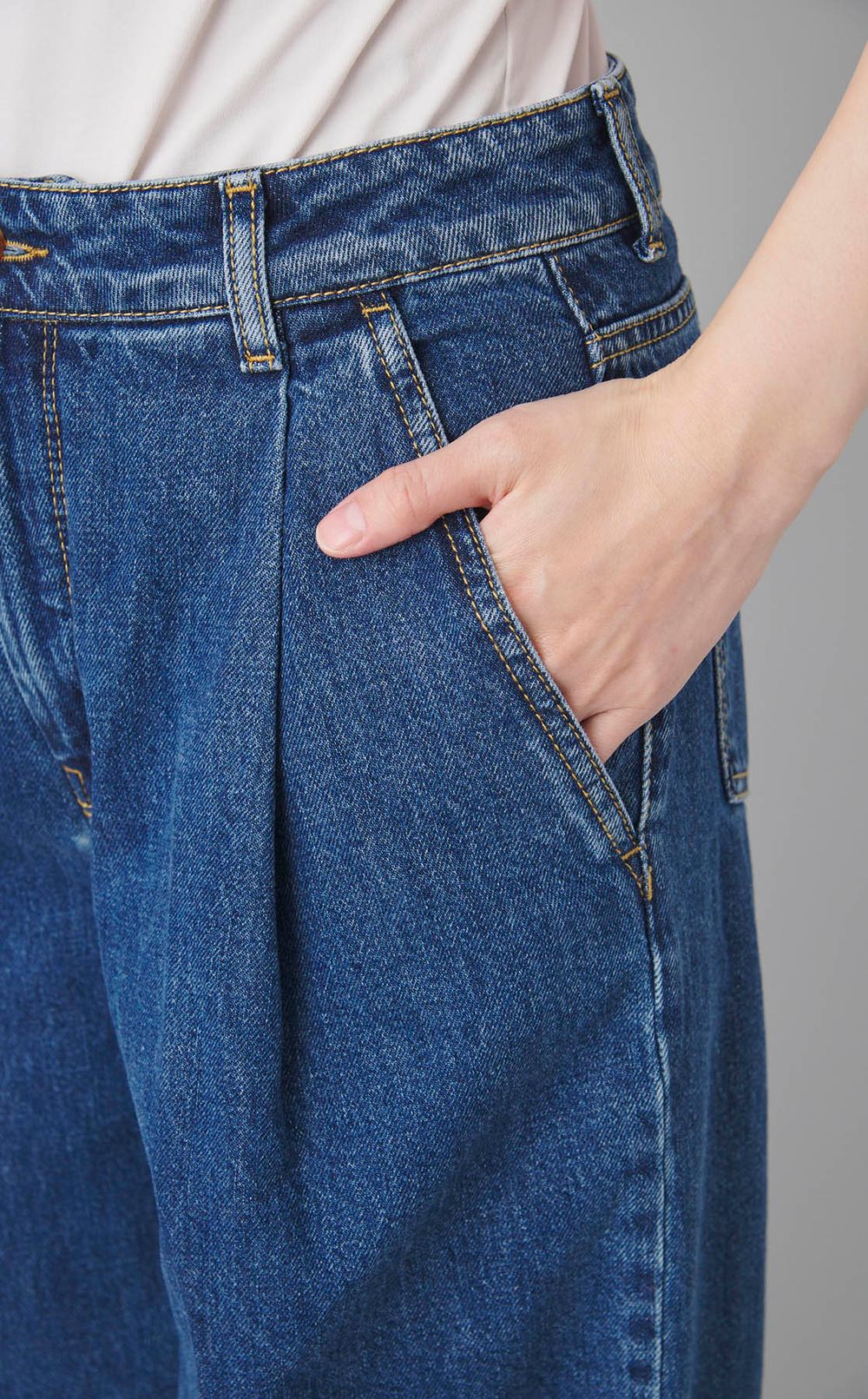 タックプリーツデニムパンツ