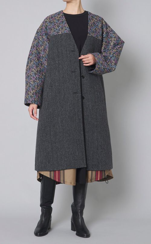 エンブロイダリーコート