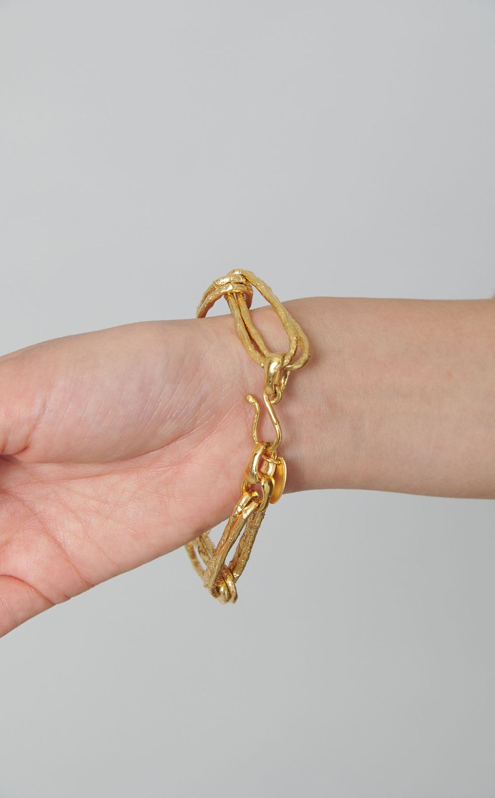 ゴールドカラーチェーンブレスレット