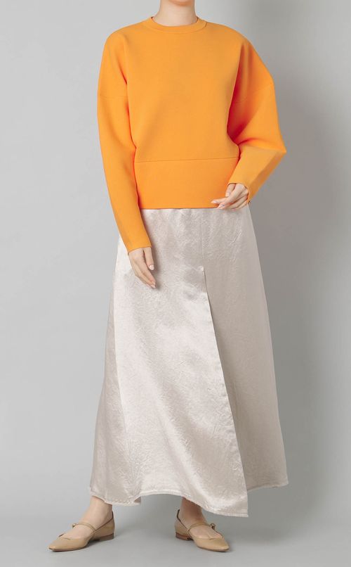 サテントラペーズラインスカート