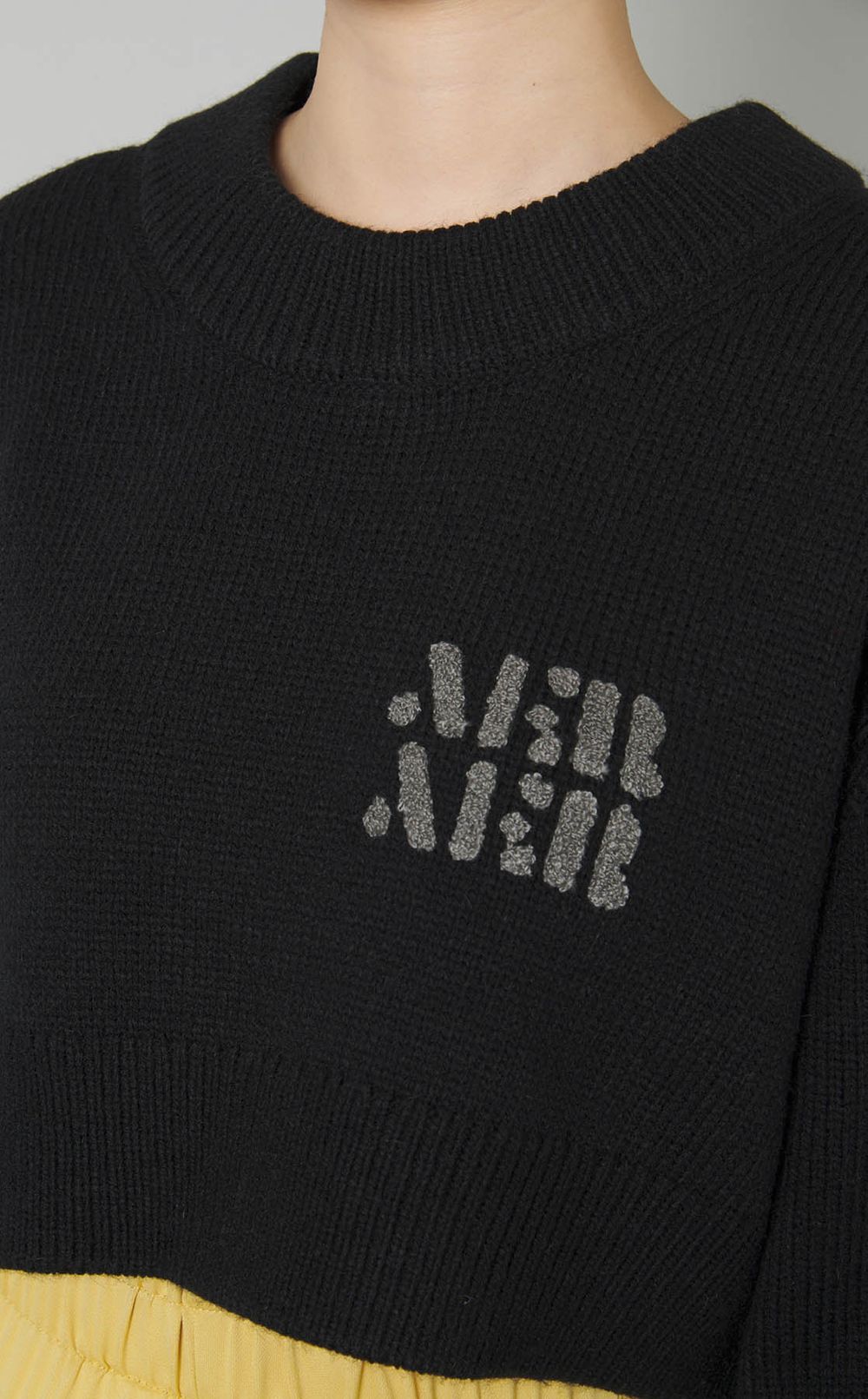 ロゴショートニットプルオーバー