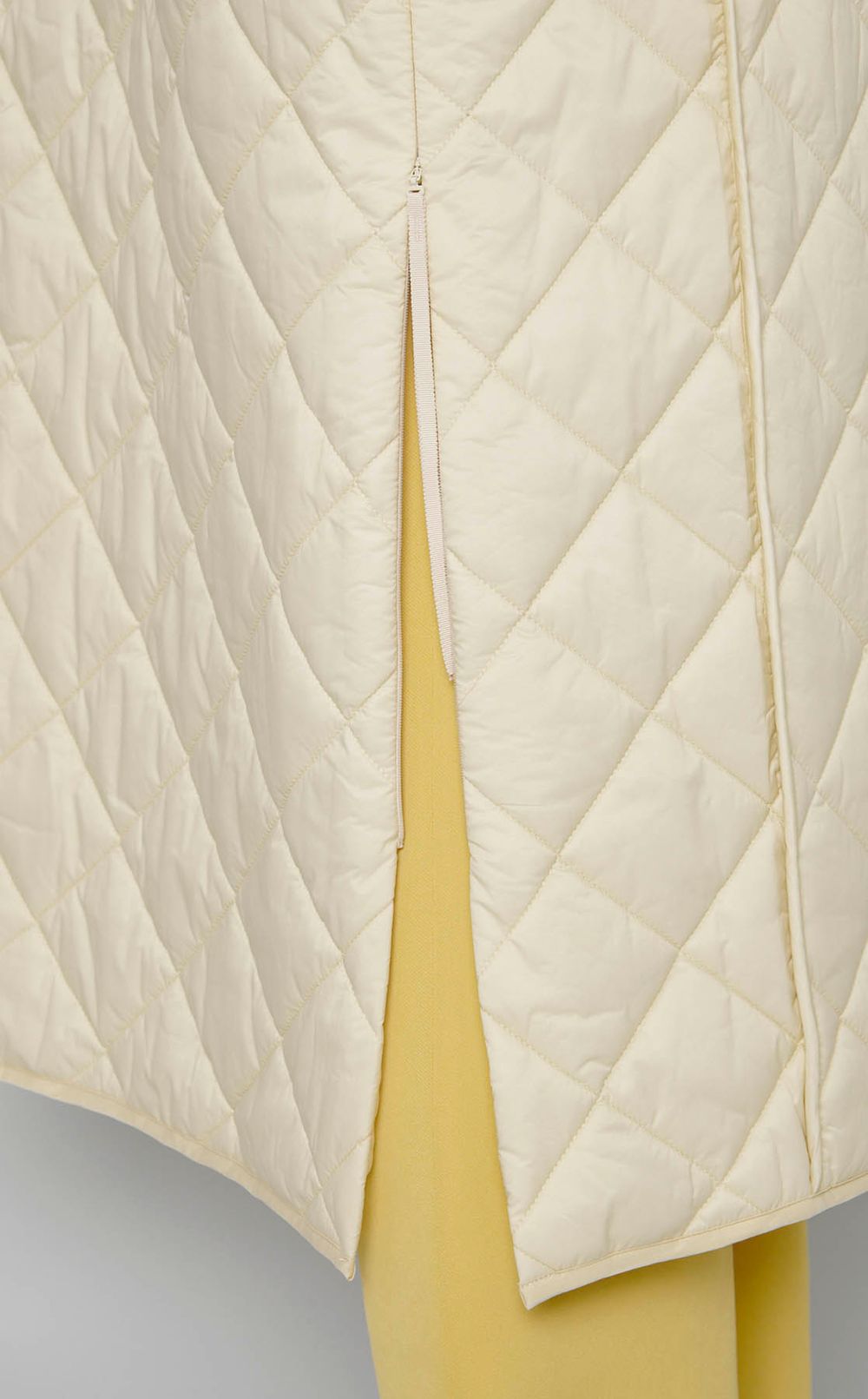 スタンドネックキルティングコート