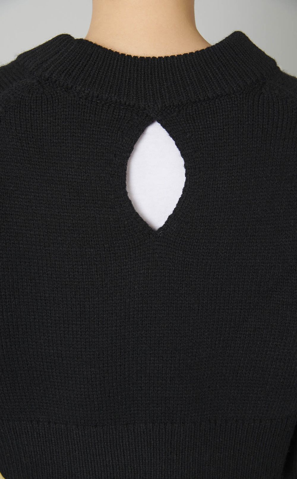 ロゴショートニットプルオーバー