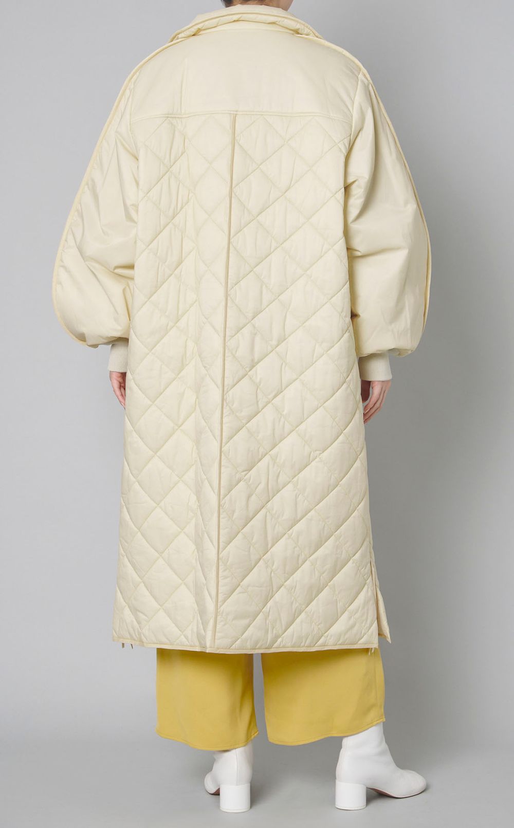 スタンドネックキルティングコート