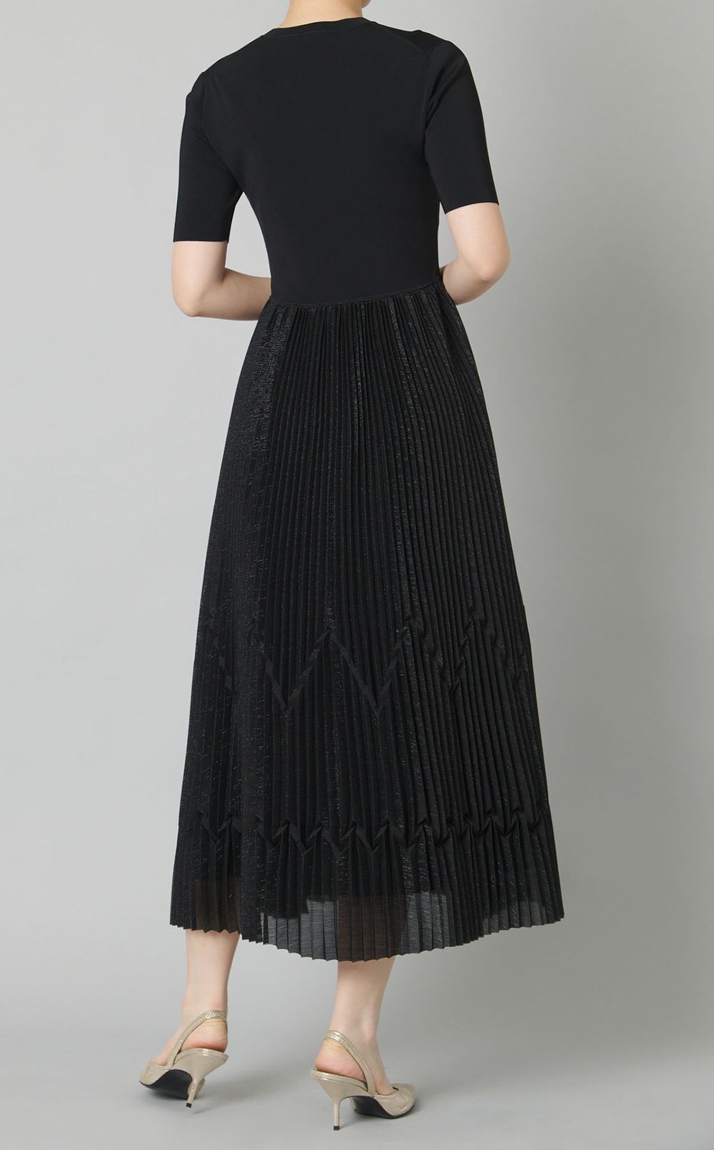 プリーツコンビニットワンピース