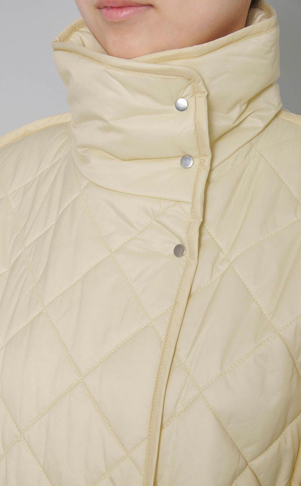 スタンドネックキルティングコート