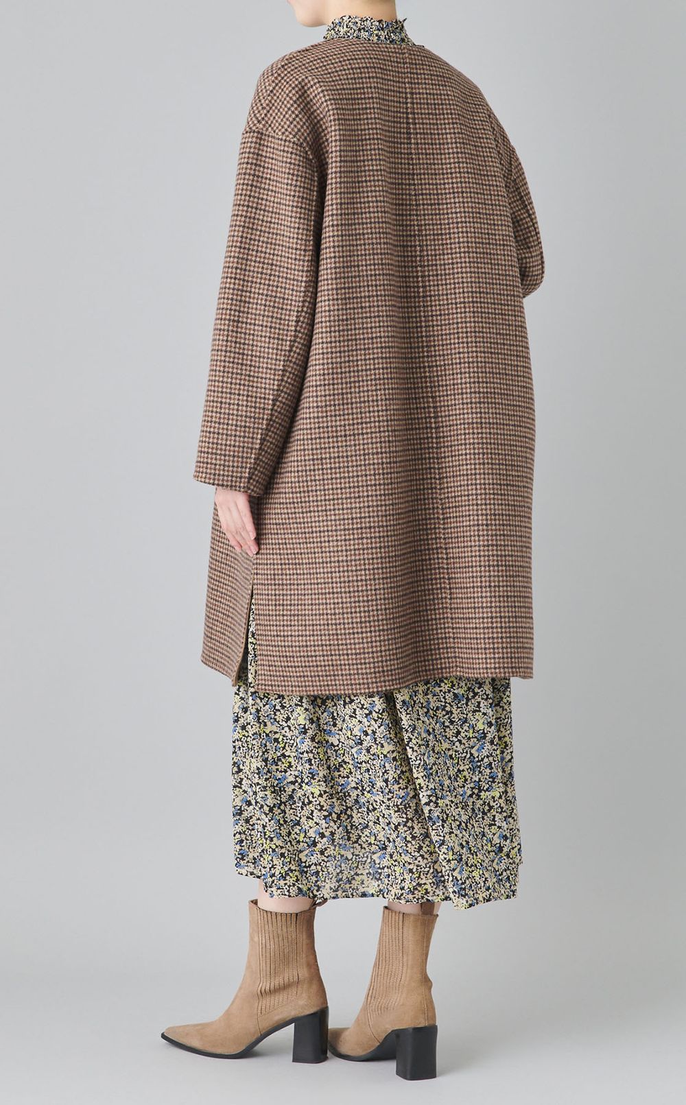 リバーシブルノーカラーミドルコート