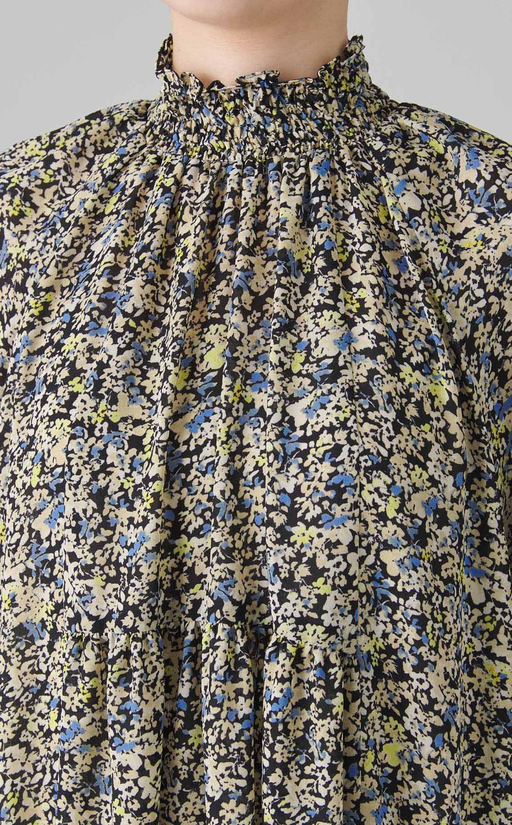 フラワープリントシャーリングワンピース