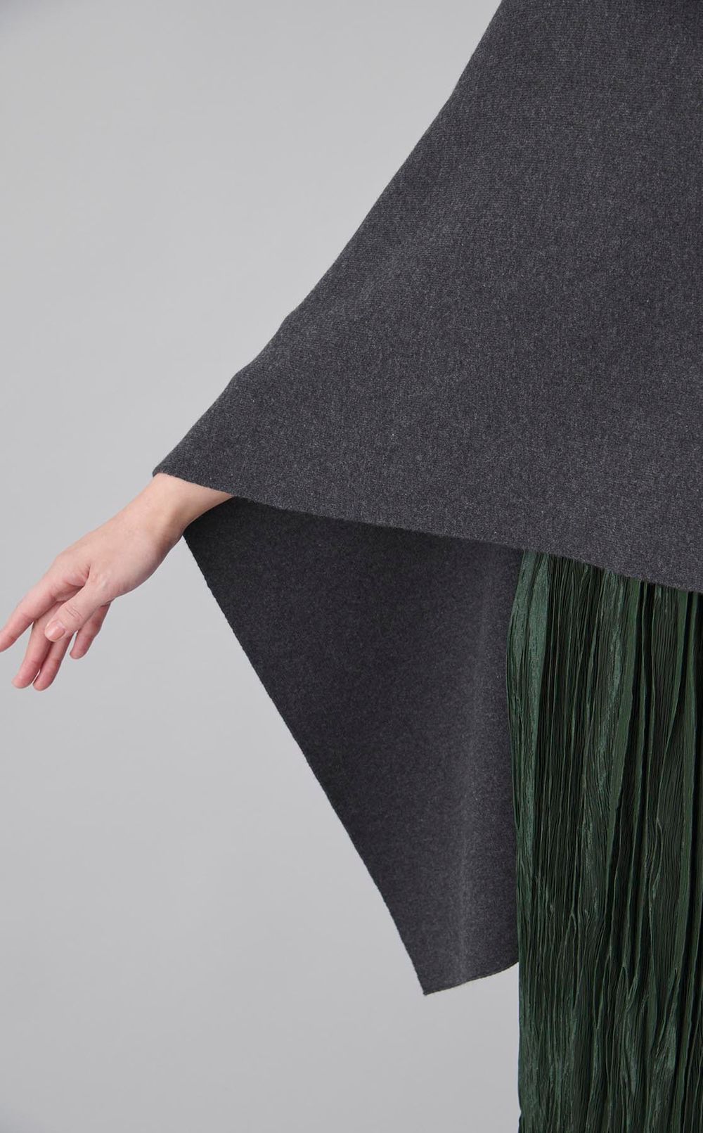 ウールドレープポンチョ