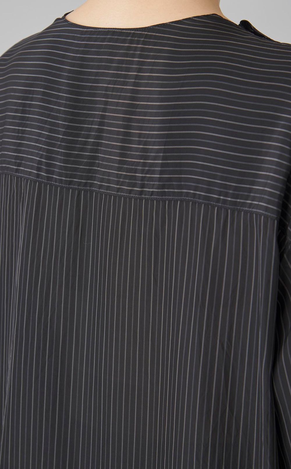 ピンタックストライプギャザーブラウス