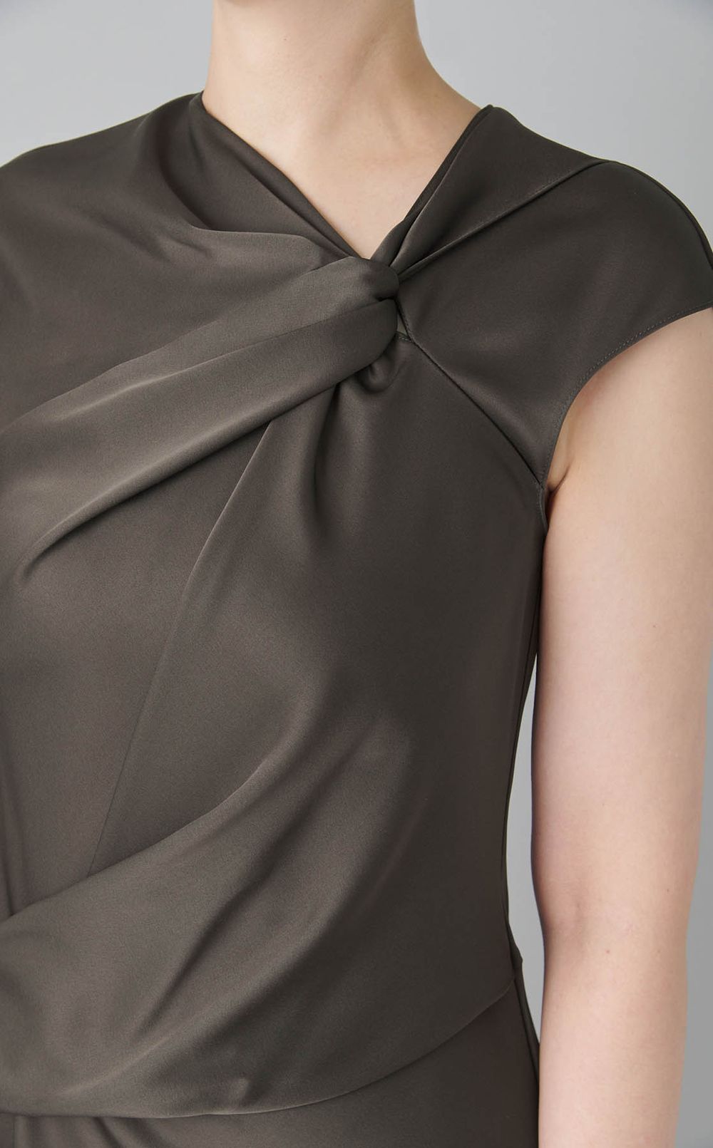 サテンツイルドレス