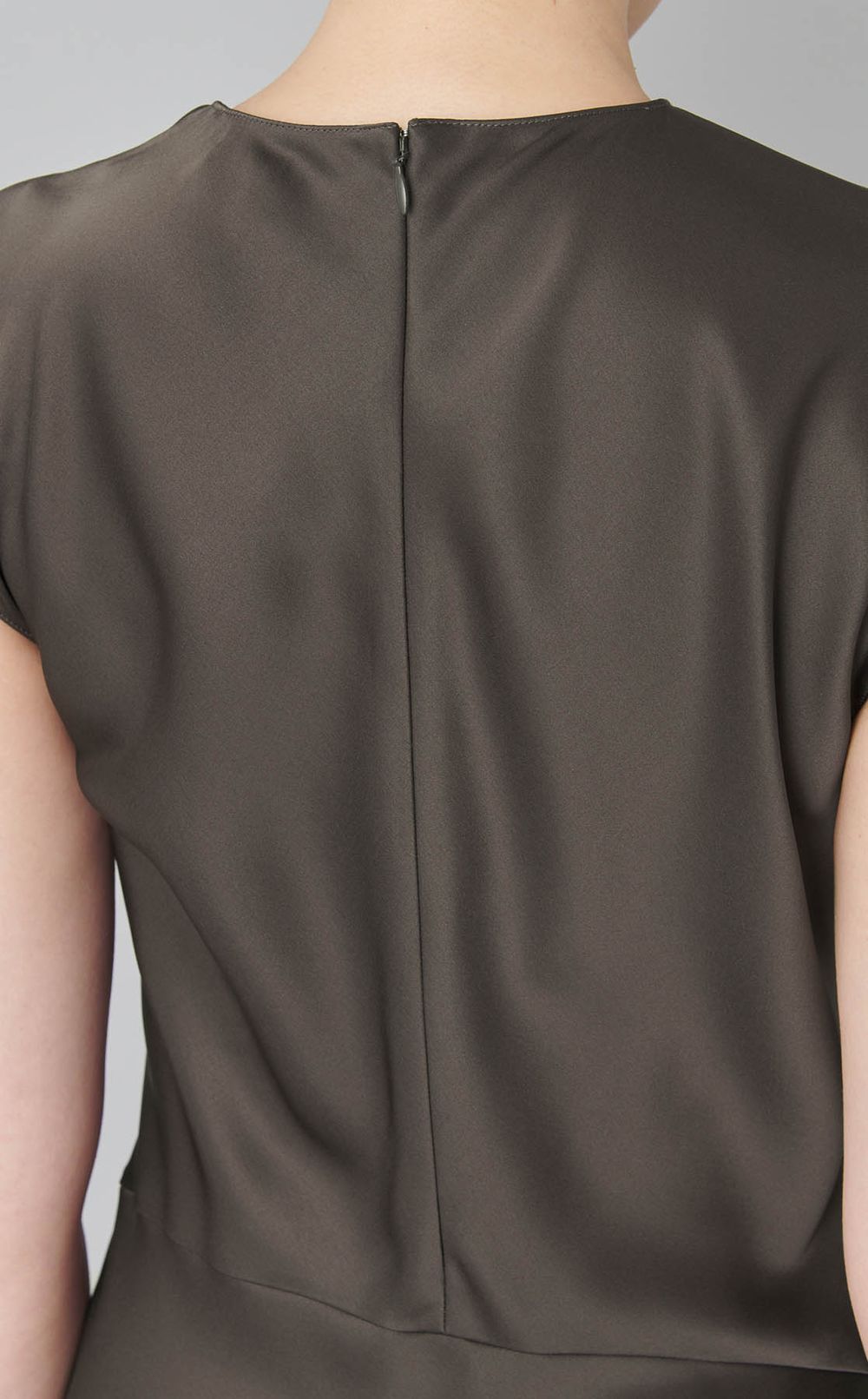 サテンツイルドレス